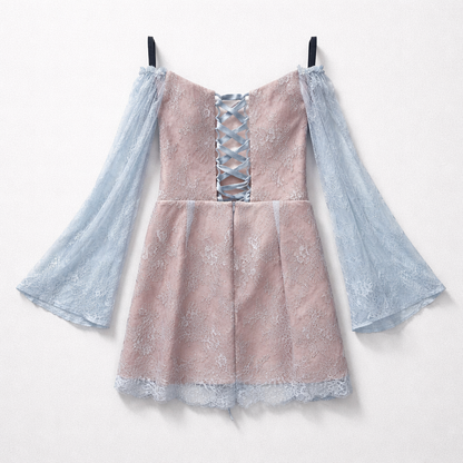 Rochie delicată din dantelă cu mâneci vaporoase