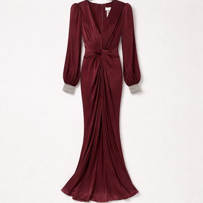 Rochie lungă bordo cu decolteu petrecut și manșete cu pietre – eleganță de seară
