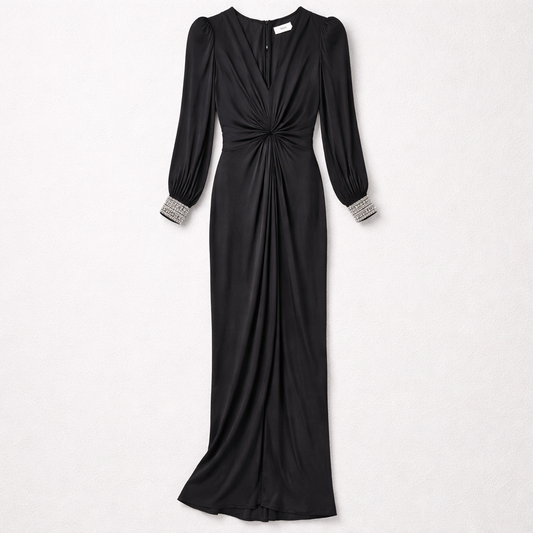 Rochie lungă neagră cu manșete cu pietre și croială elegantă – stil sofisticat