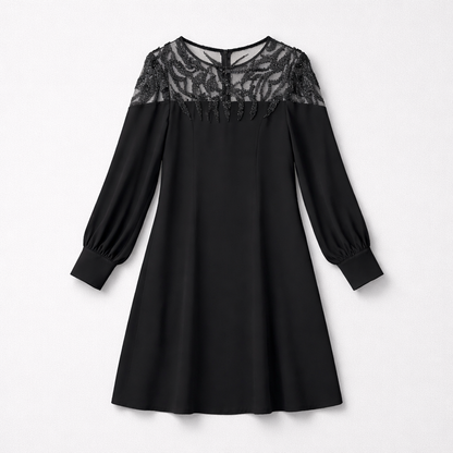 Rochie neagră cu dantelă pe umeri