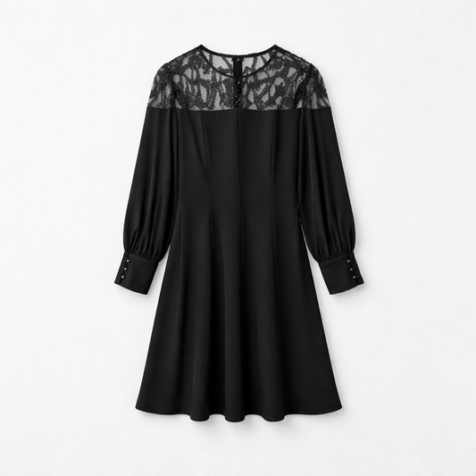 Rochie neagră cu dantelă pe umeri